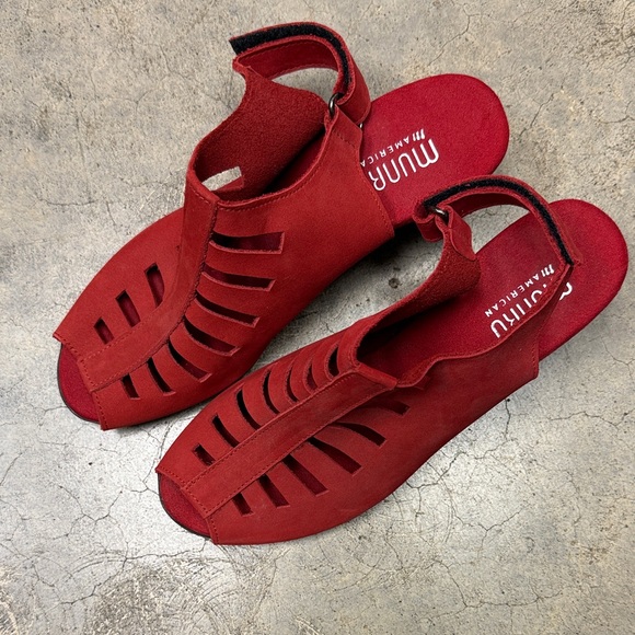 * Munro Red Slingback Heels - Picture 8 of 9